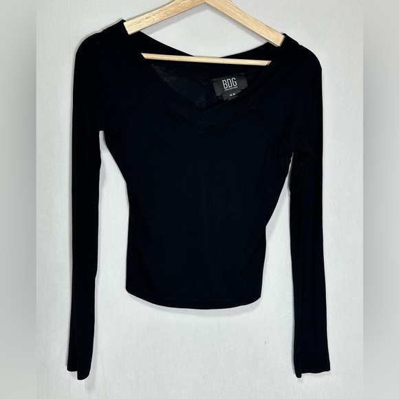 BDG black long sleeve Shannen Slinky V neck ribbed tee - medium - Picture 4 of 6